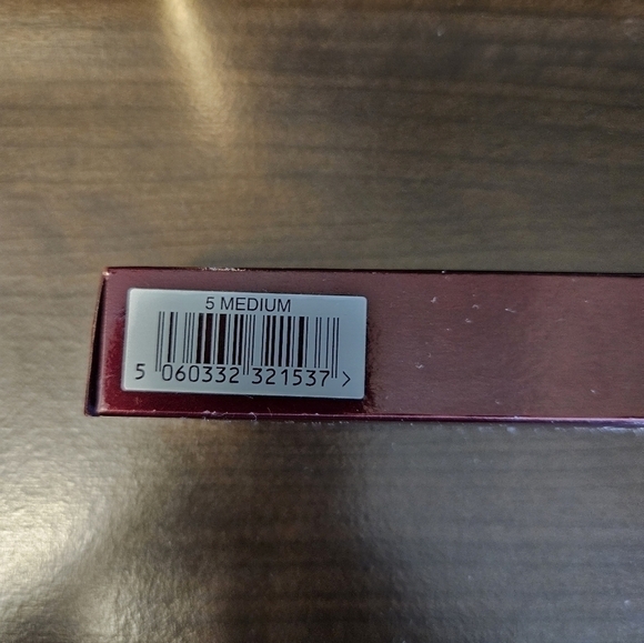 CHARLOTTE Tilbury The Retoucher Concealer Pen in Medium #5 (NIB) - Picture 3 of 4